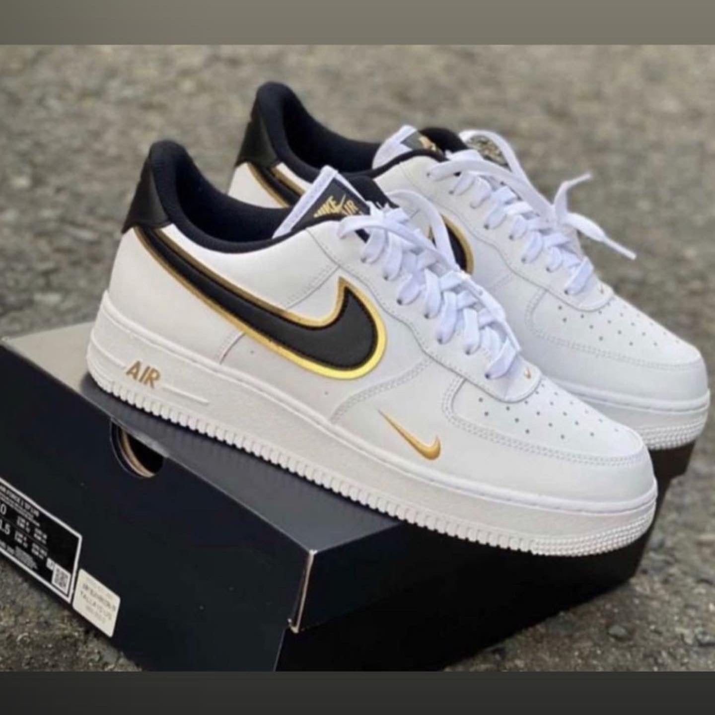 Air force blanco negro y dorado